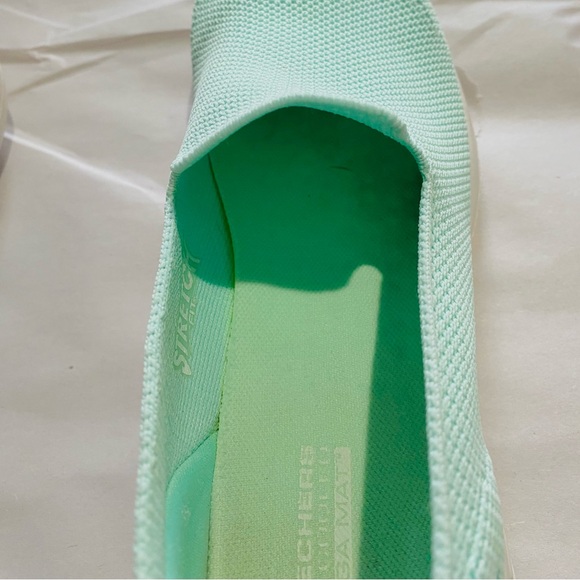 Sketchers Size 8M Mint Slip-Ons. In excellent used condition. Lightweight. GEN 5 - Picture 5 of 14